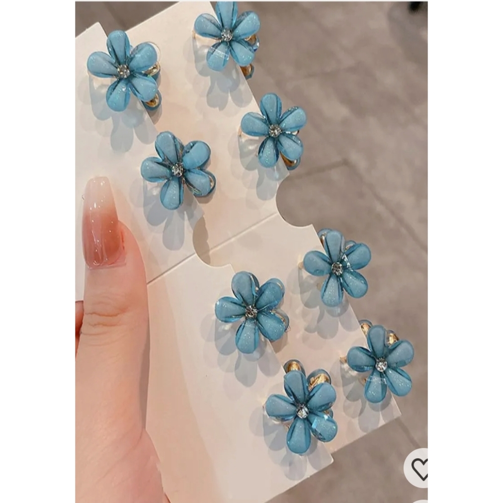 🆕️ 8 PC Blue Floral Hair Clips